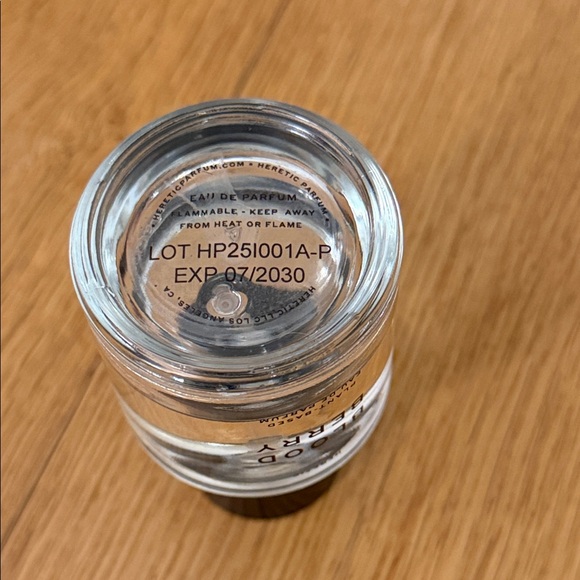 Heretic - Blood Berry 50 ml - sprayed only a few times - Picture 2 of 3